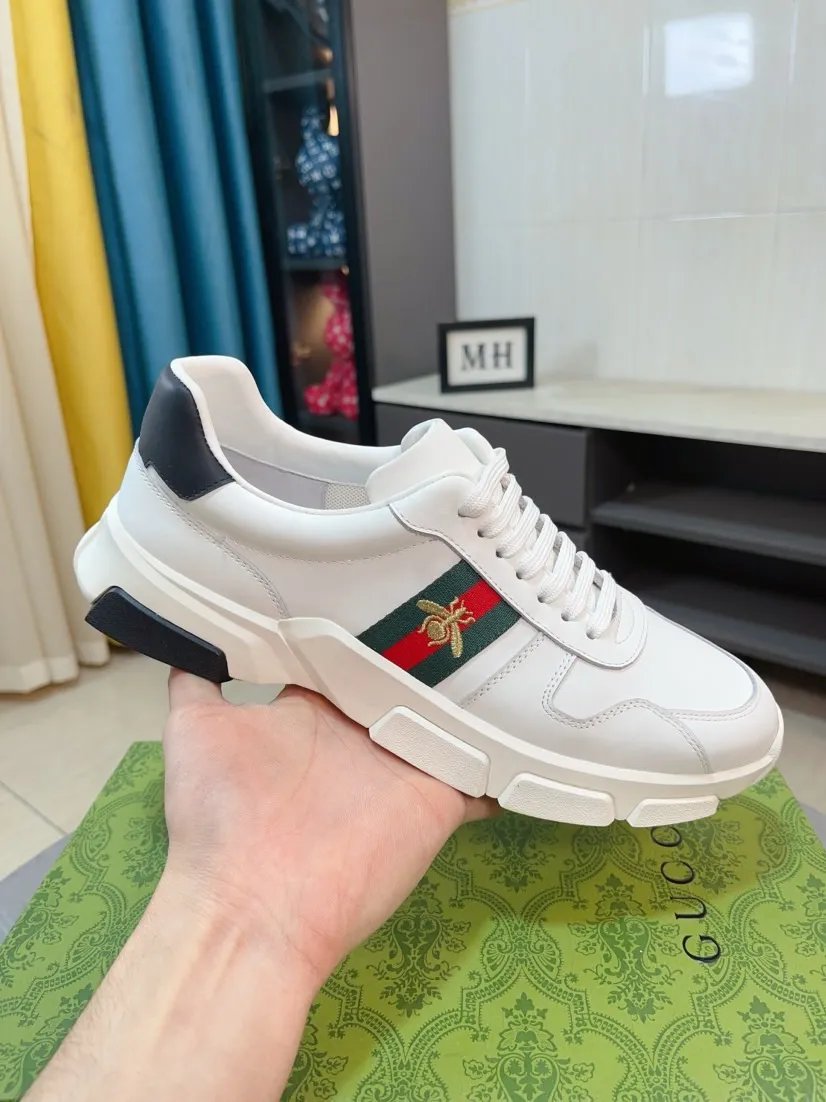 Men's shoes 💰560🌹🌹GUCCI [Gucci] New high-end brand of men's shoes, the latest fashionable casual men's shoes, trendy and versatile, relaxed and sporty style, uppers imported from Italy, first-layer cowhide, genuine leather lining, and ultra-fine workmanship. Original personalized fashionable rubber wear-resistant outsole, light and comfortable on the foot, size 38-44